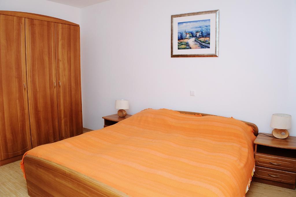 Apartments Slava Petricevic Podstrana Room photo
